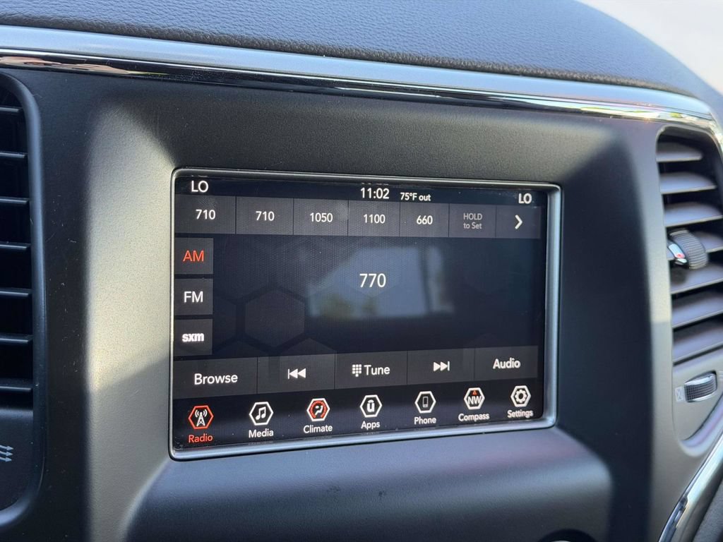 Certified 2020 Jeep Grand Cherokee Laredo AWD/4WD image 30