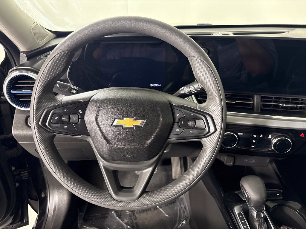 Used 2025 Chevrolet Trax LT FWD image 23