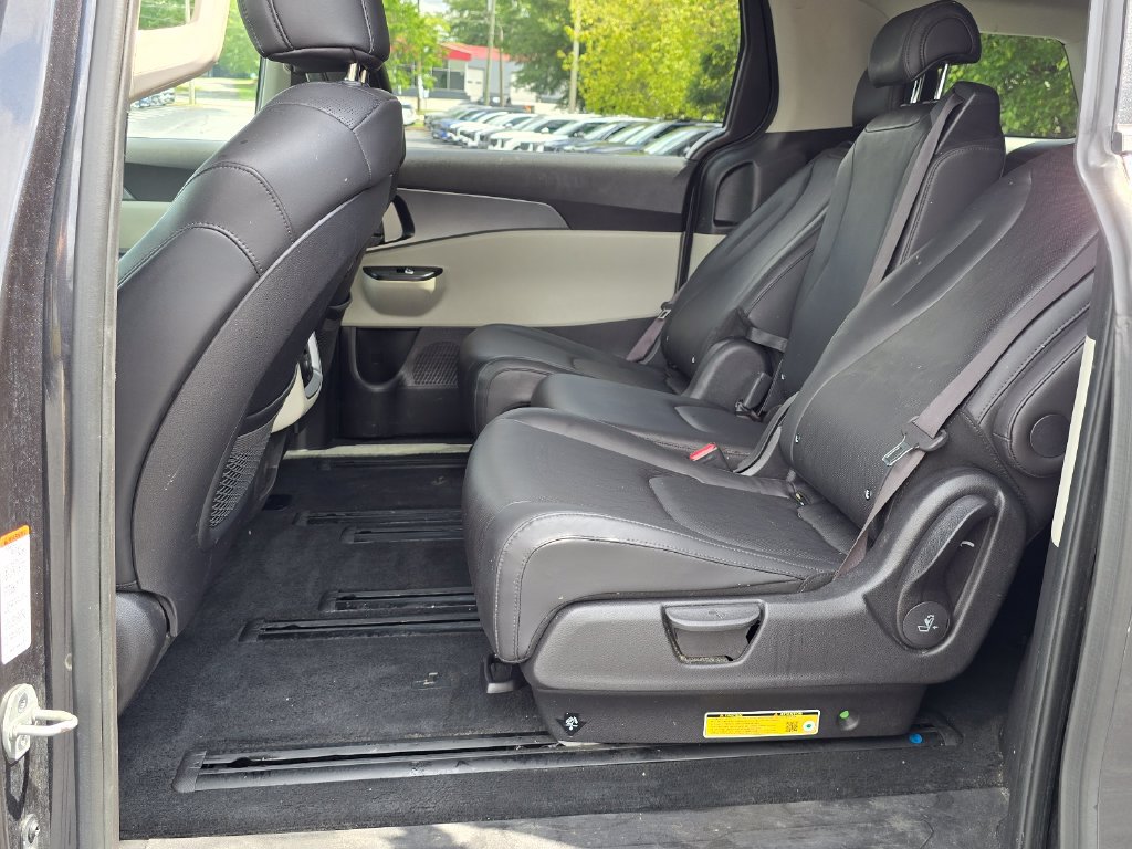 Used 2024 Kia Carnival LX FWD image 10
