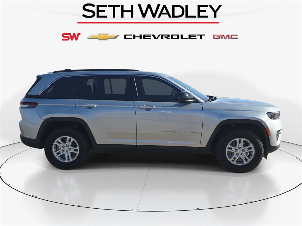Used 2025 Jeep Grand Cherokee Laredo w/ Luxury Tech Group I image 4