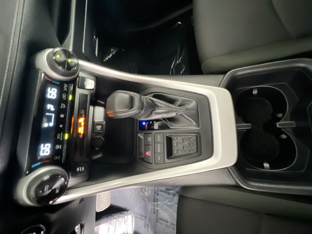 Used 2025 Toyota RAV4 XLE FWD image 22