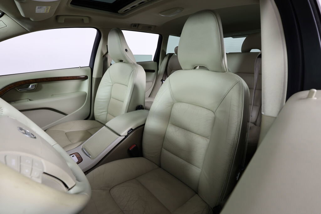 Used 2009 Volvo XC70 3.2 image 12