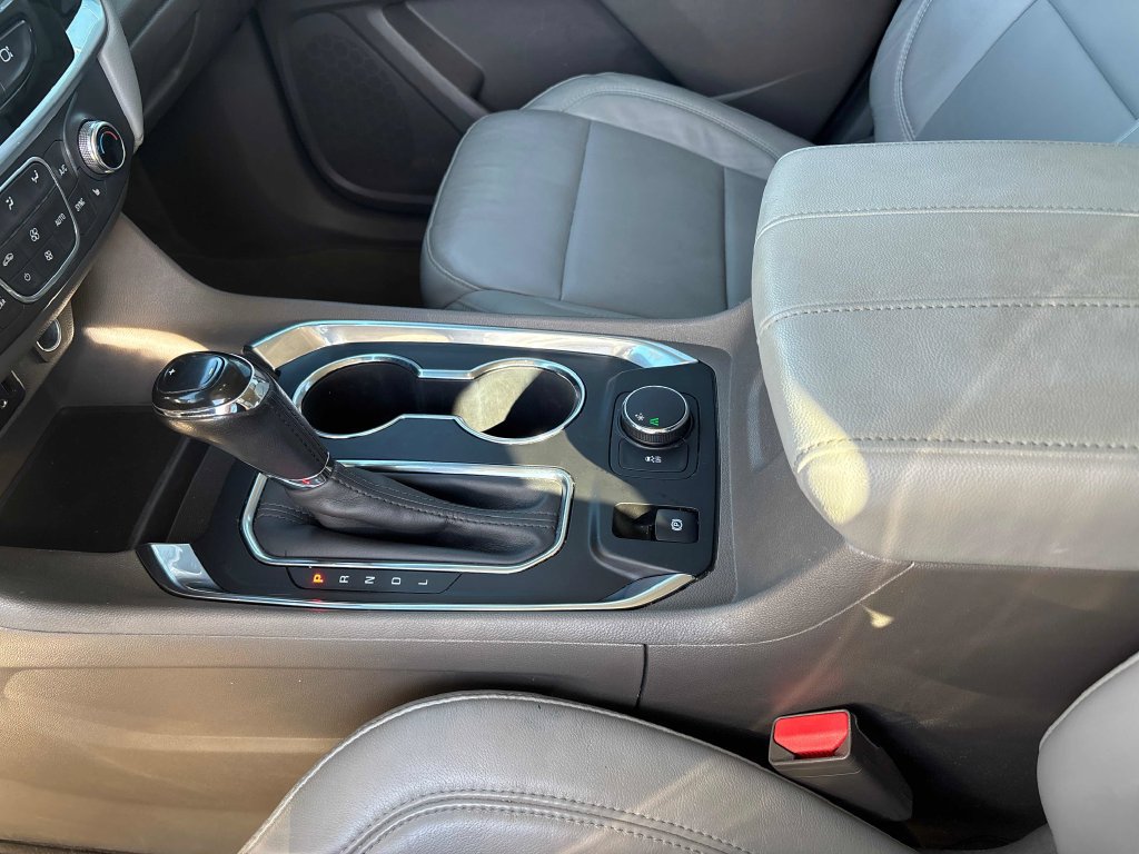 Used 2019 Chevrolet Traverse LT FWD image 16