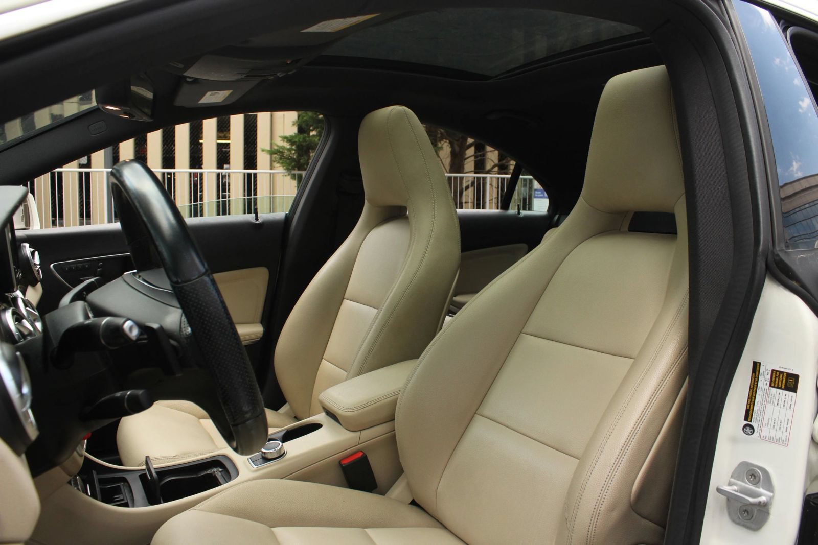 Used 2014 Mercedes-Benz CLA 250 4MATIC image 16