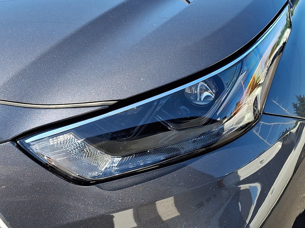 Used 2023 Toyota Highlander XLE FWD image 9