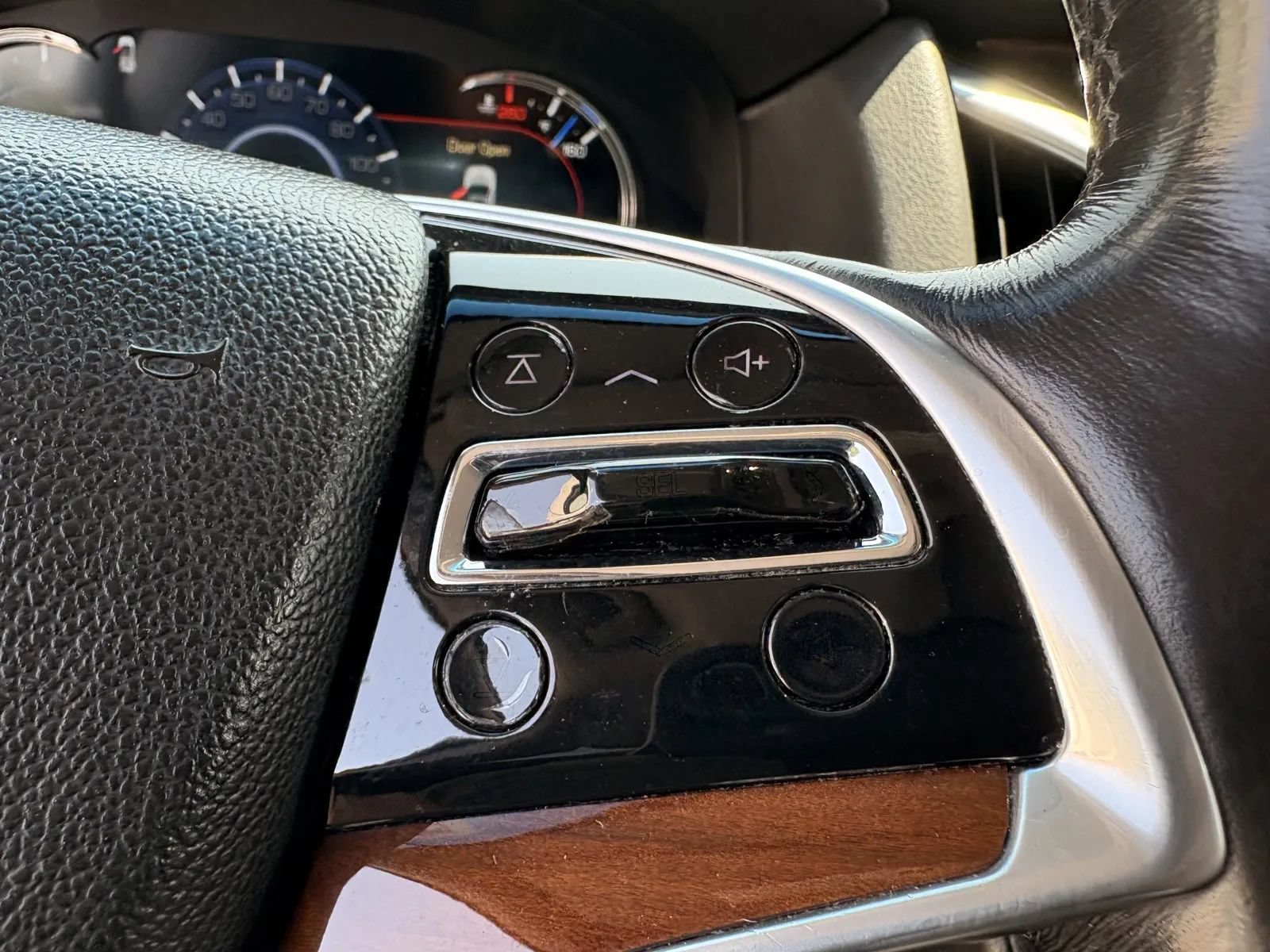 Used 2019 Cadillac Escalade ESV Luxury RWD image 19