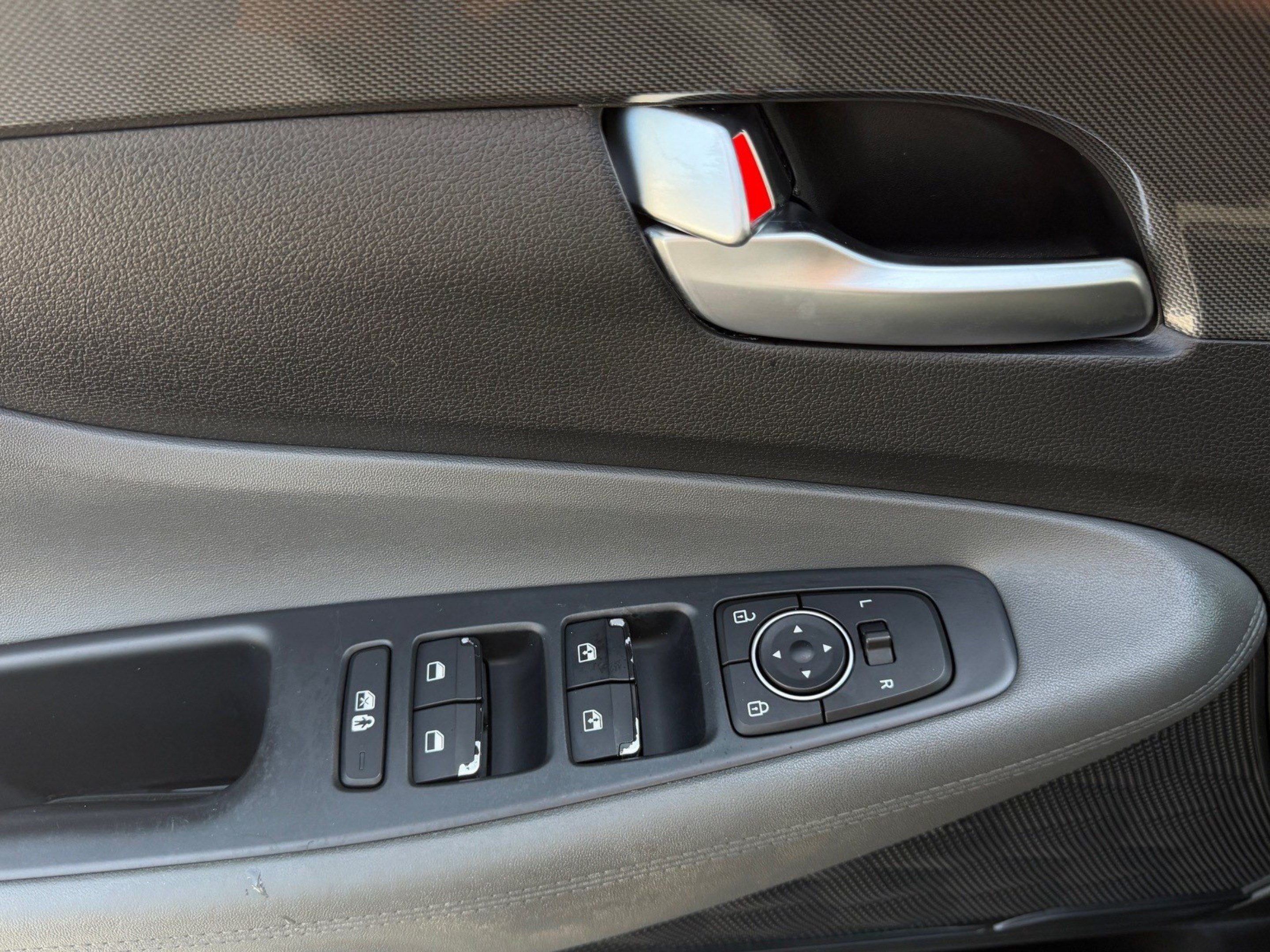 Used 2021 Hyundai Santa Fe SEL FWD image 12