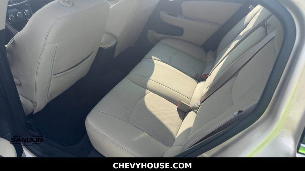 Used 2013 Chrysler 200 Touring FWD image 18