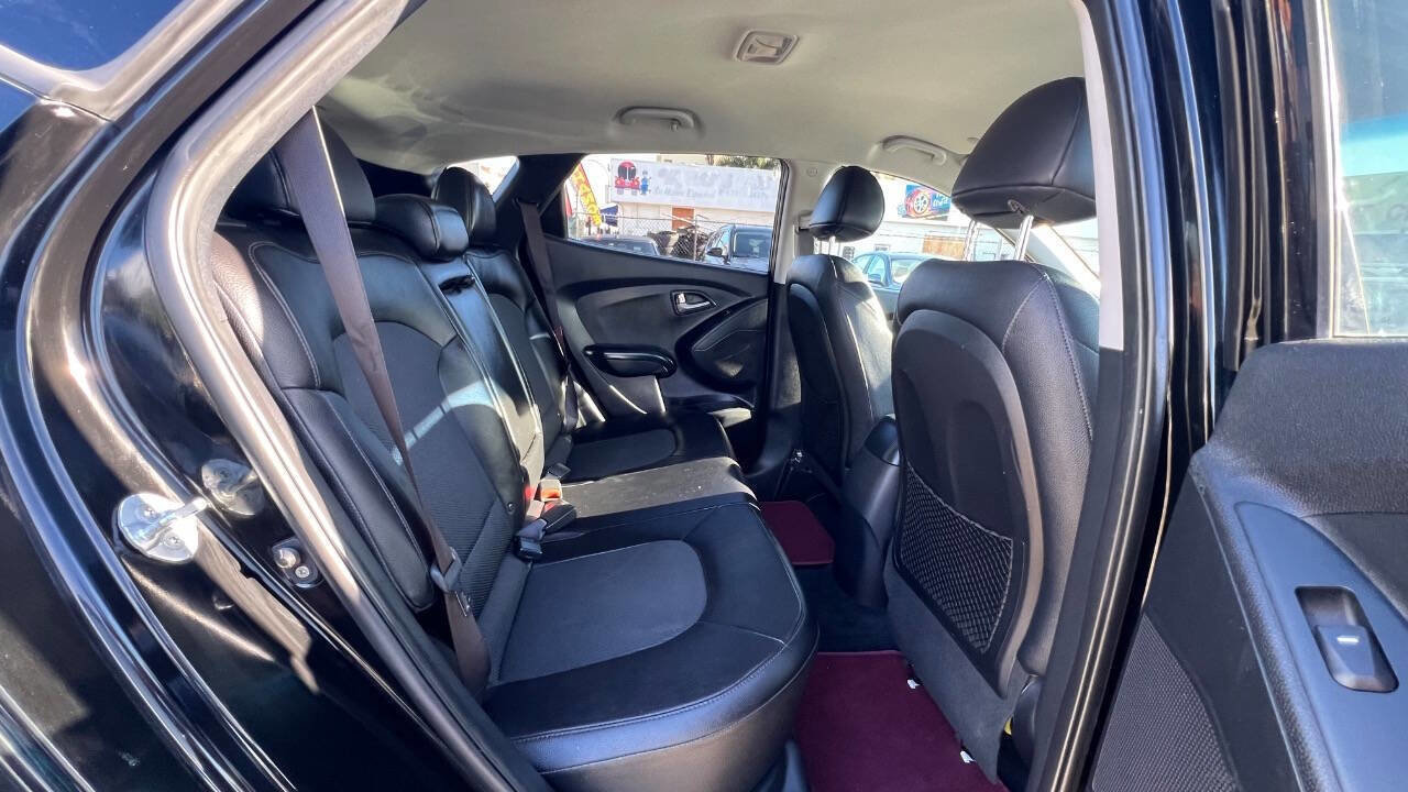 Used 2015 Hyundai Tucson GLS w/ Option Group 02 FWD image 18