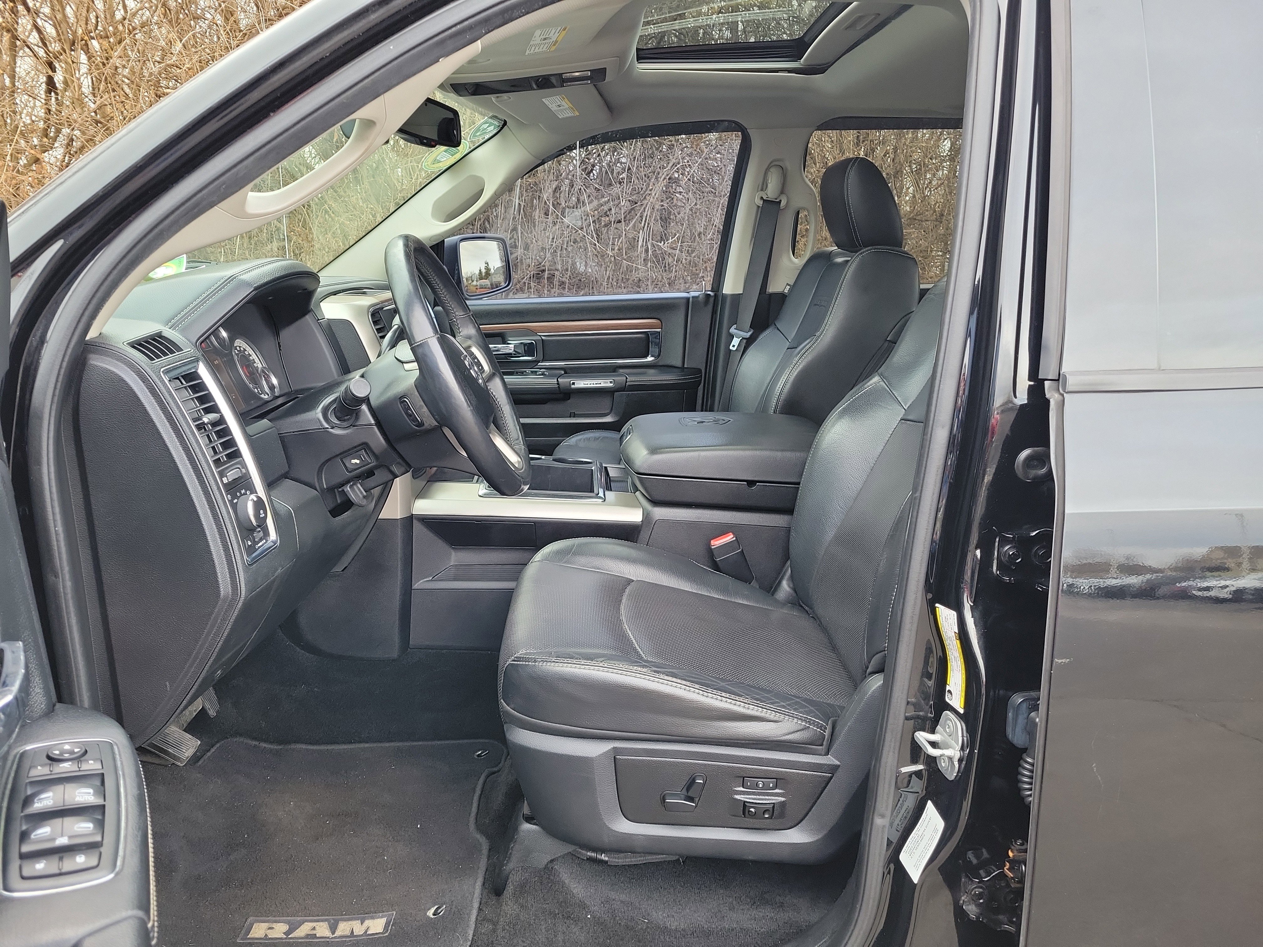 Used 2014 RAM 2500 Laramie w/ Black Appearance Group image 14