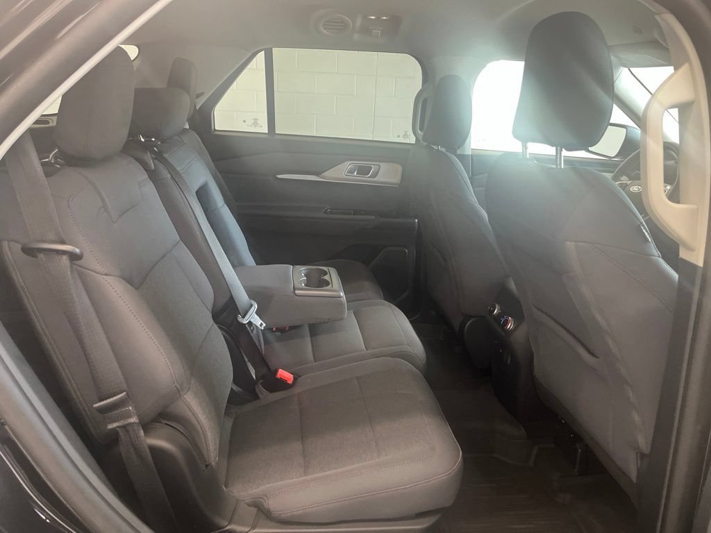 Used 2025 Ford Explorer Active AWD/4WD image 36