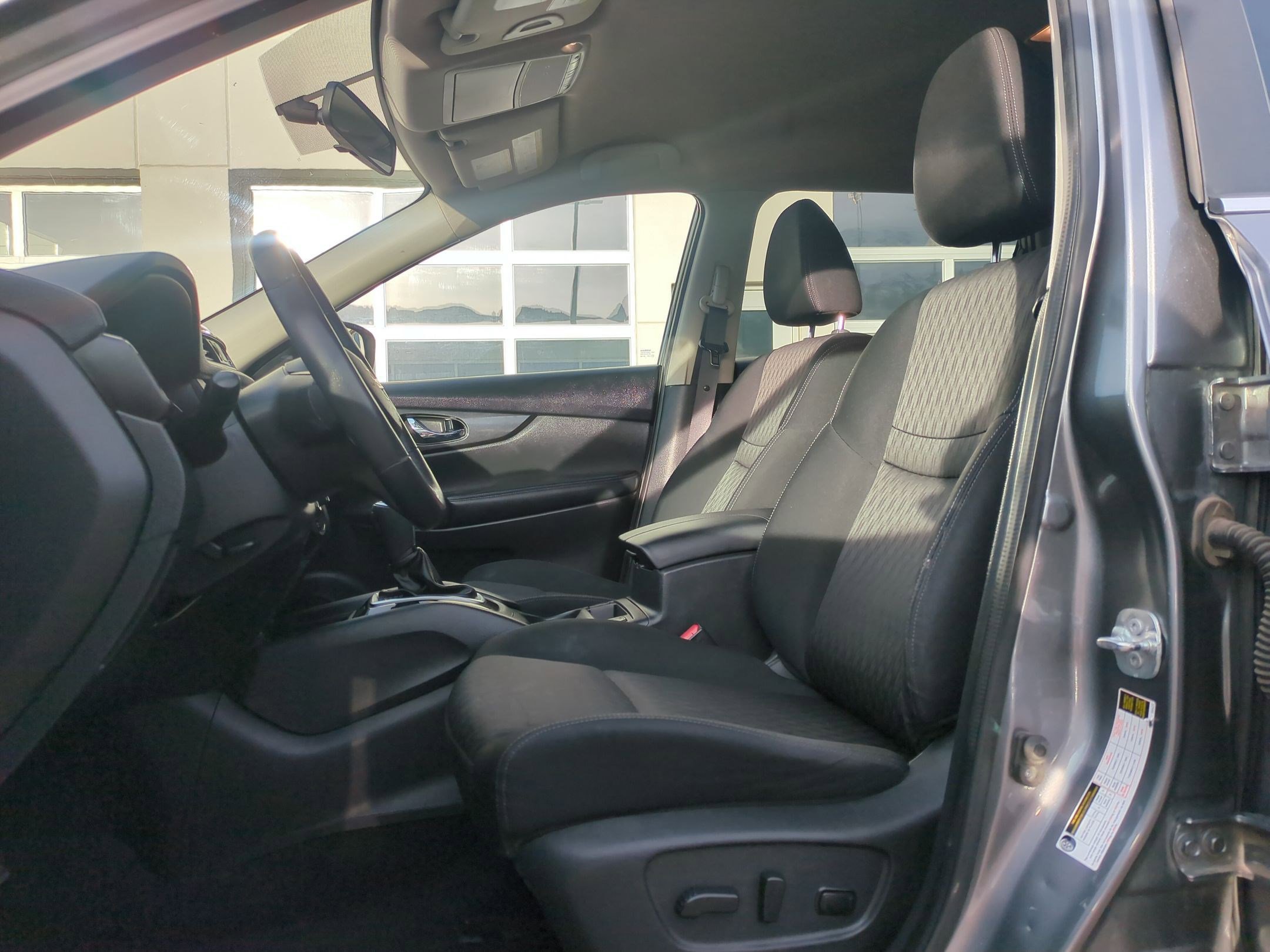 Used 2017 Nissan Rogue SV image 17