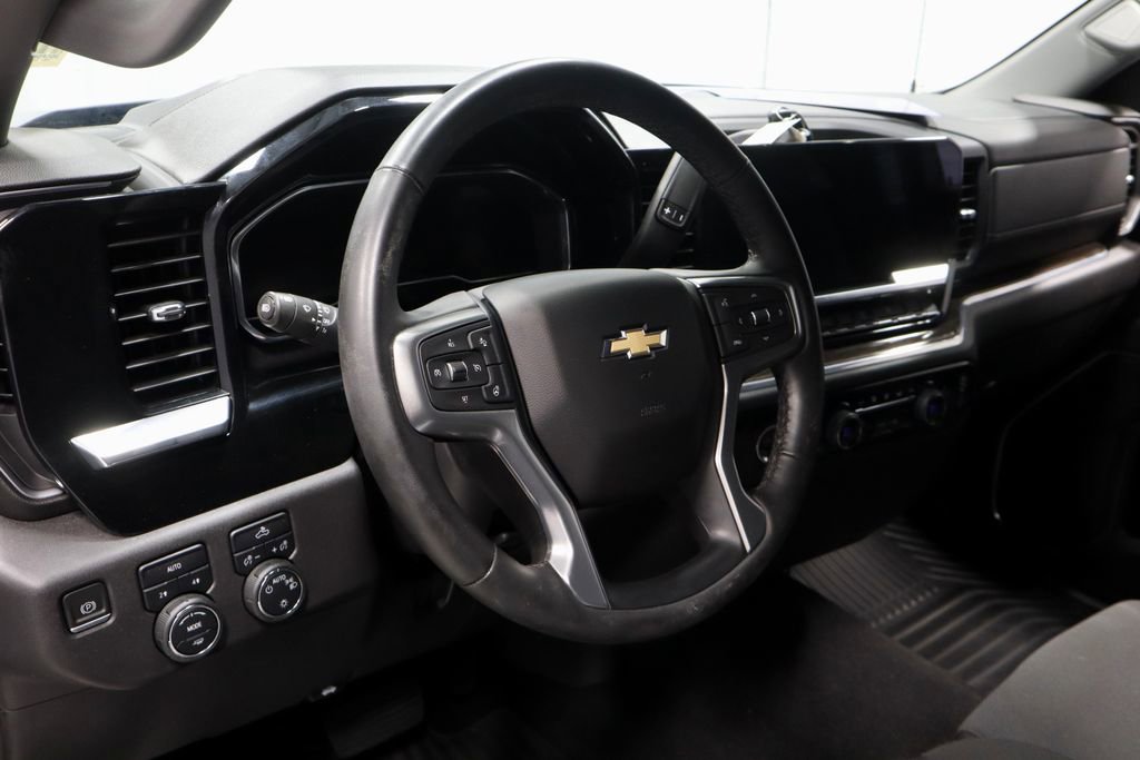 Used 2023 Chevrolet Silverado 1500 LT AWD/4WD image 26