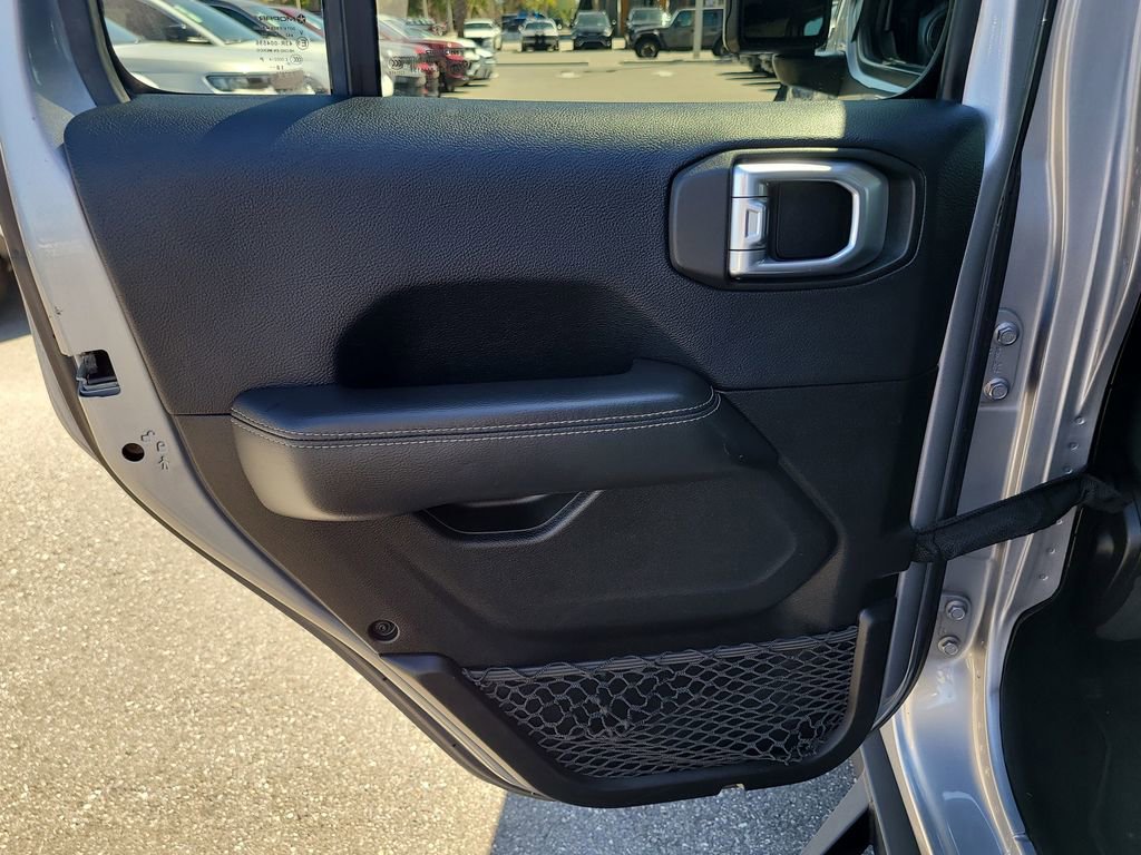 Used 2019 Jeep Wrangler Unlimited Sahara image 8
