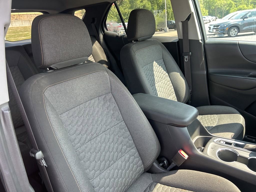 Used 2020 Chevrolet Equinox LT w/ Driver Convenience Package image 38