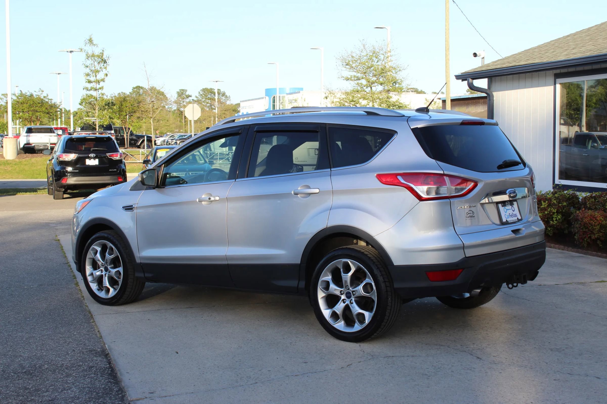Used 2016 Ford Escape Titanium image 3