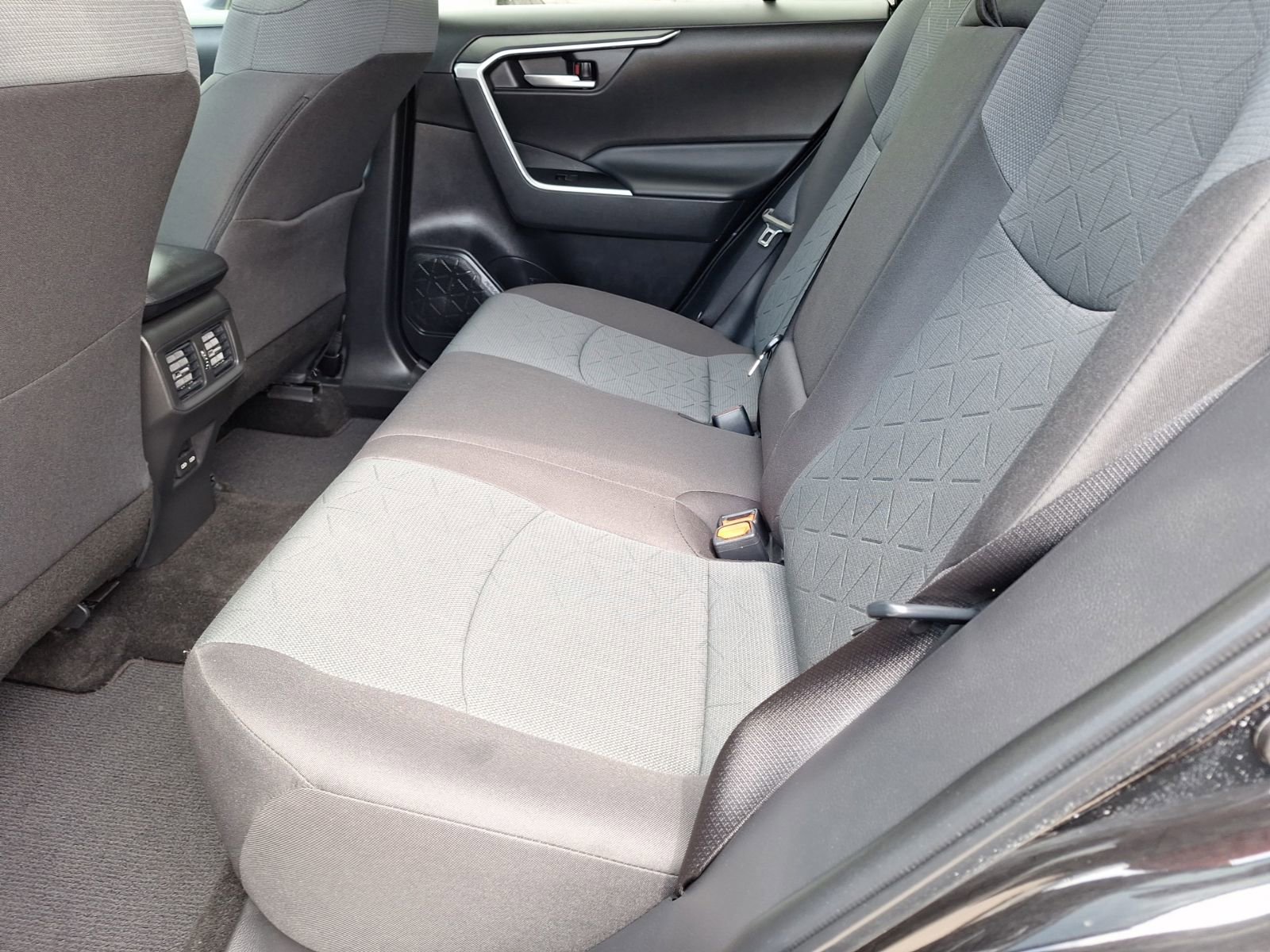 Used 2025 Toyota RAV4 XLE w/ Convenience Package FWD image 30