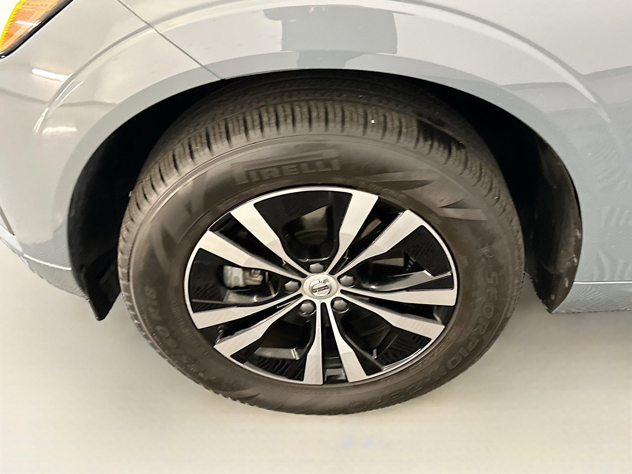 Used 2023 Volvo XC60 B5 Core image 11