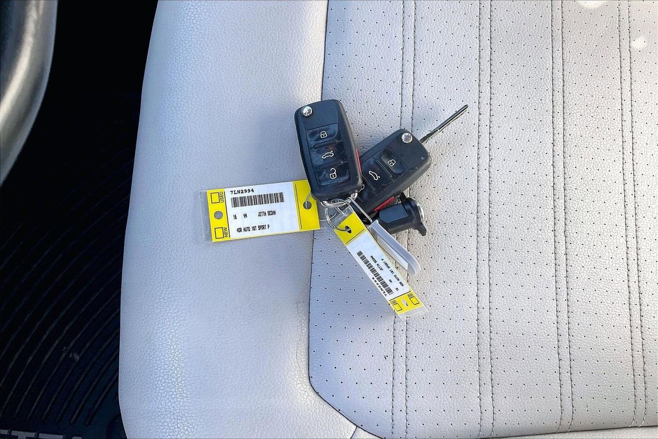 Used 2016 Volkswagen Jetta Sport image 31