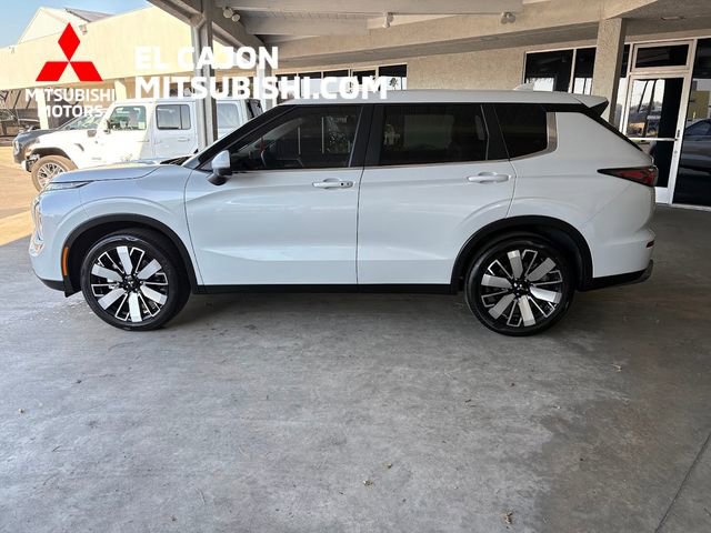Used 2025 Mitsubishi Outlander SE image 7