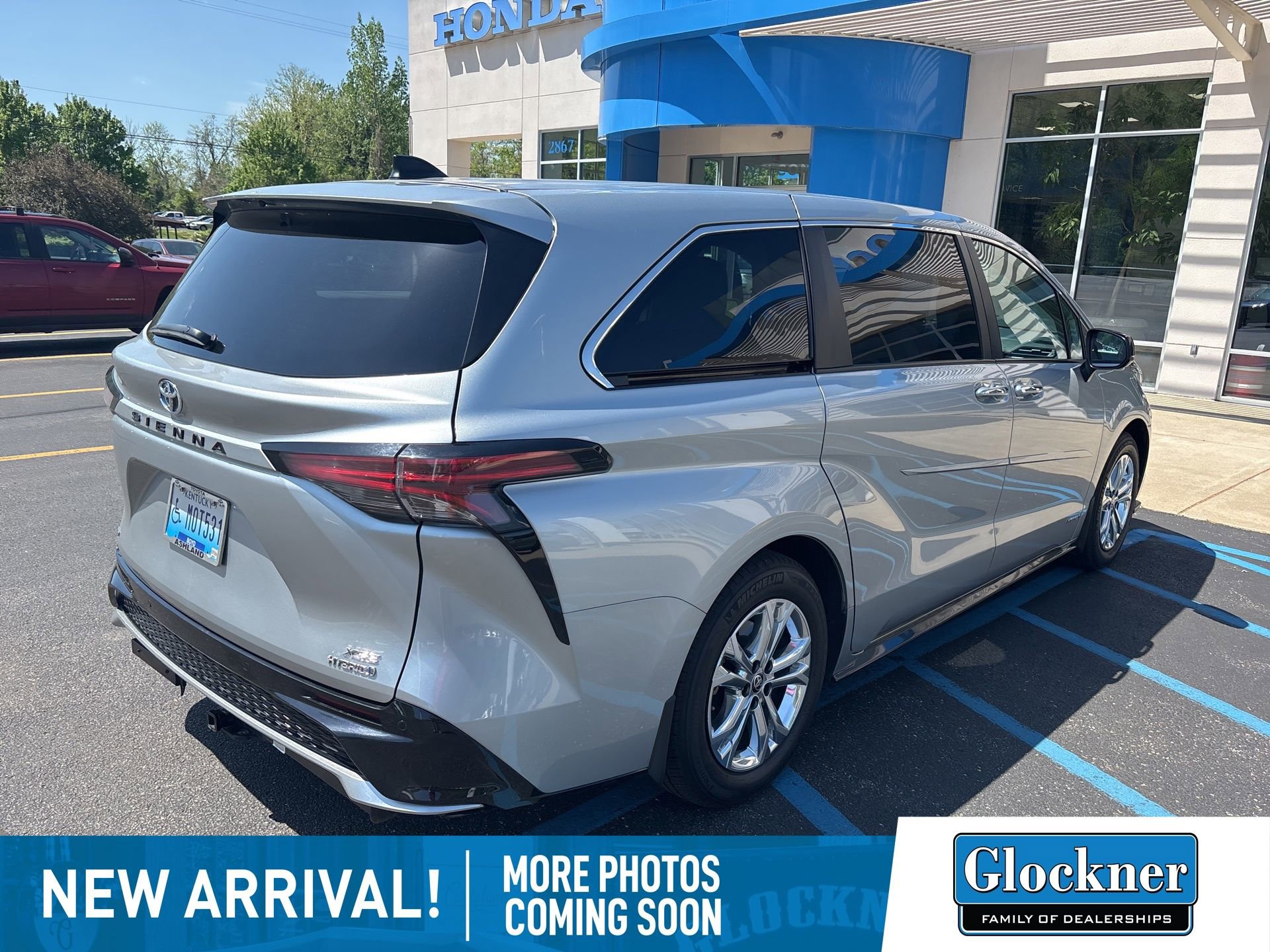 Used 2021 Toyota Sienna XSE image 4