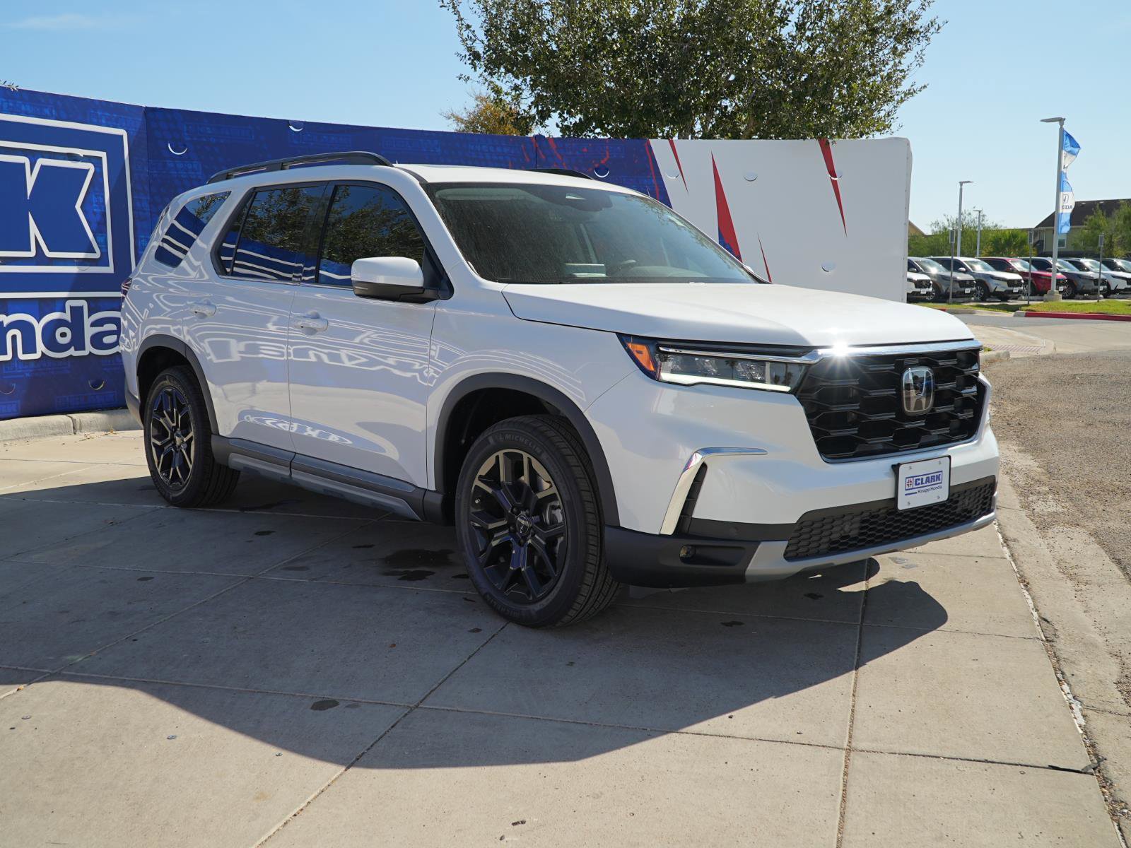 New 2025 Honda Pilot Touring image 3