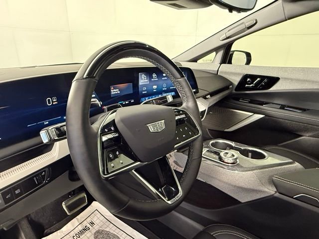 Used 2025 Cadillac Optiq Luxury 1 image 11