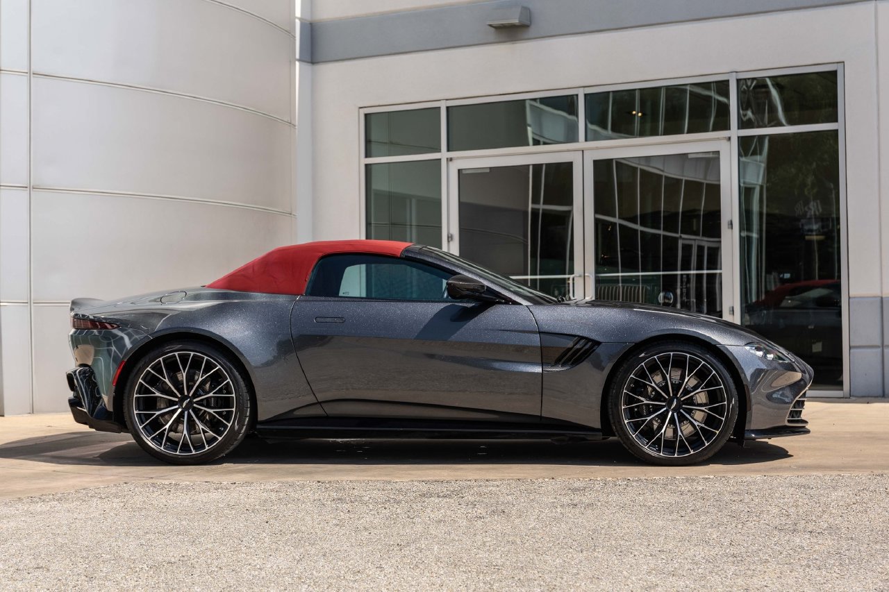 Used 2023 Aston Martin V8 Vantage Roadster RWD image 9