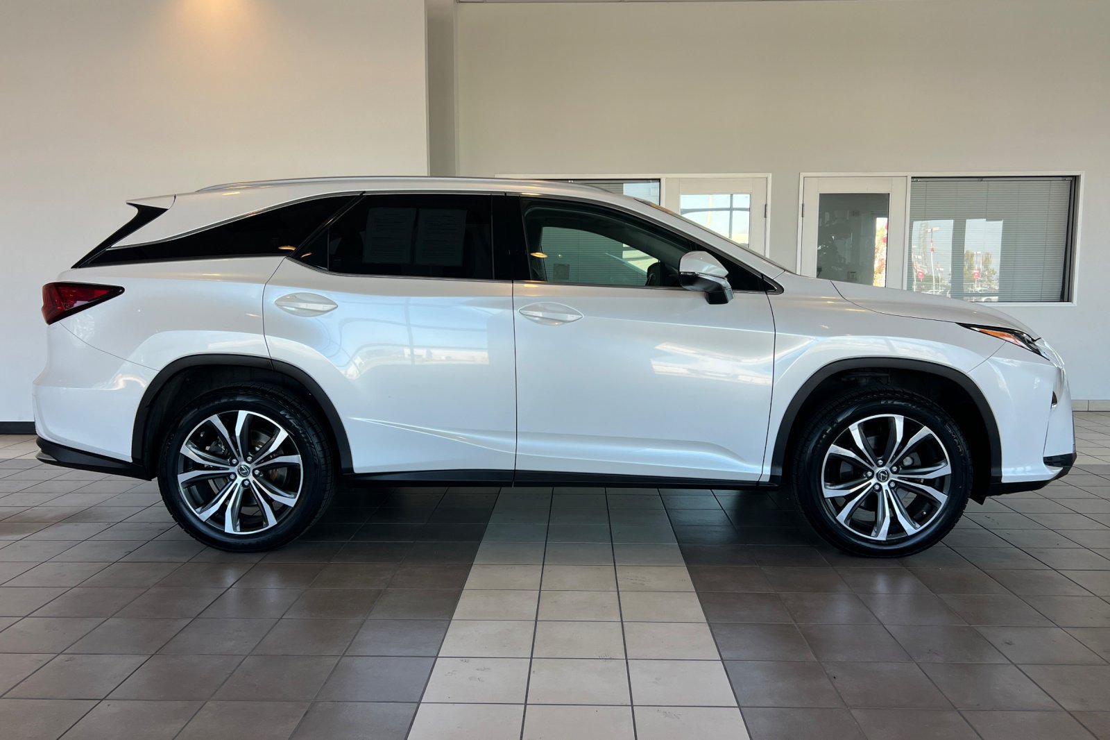 Used 2018 Lexus RX 350L FWD image 3