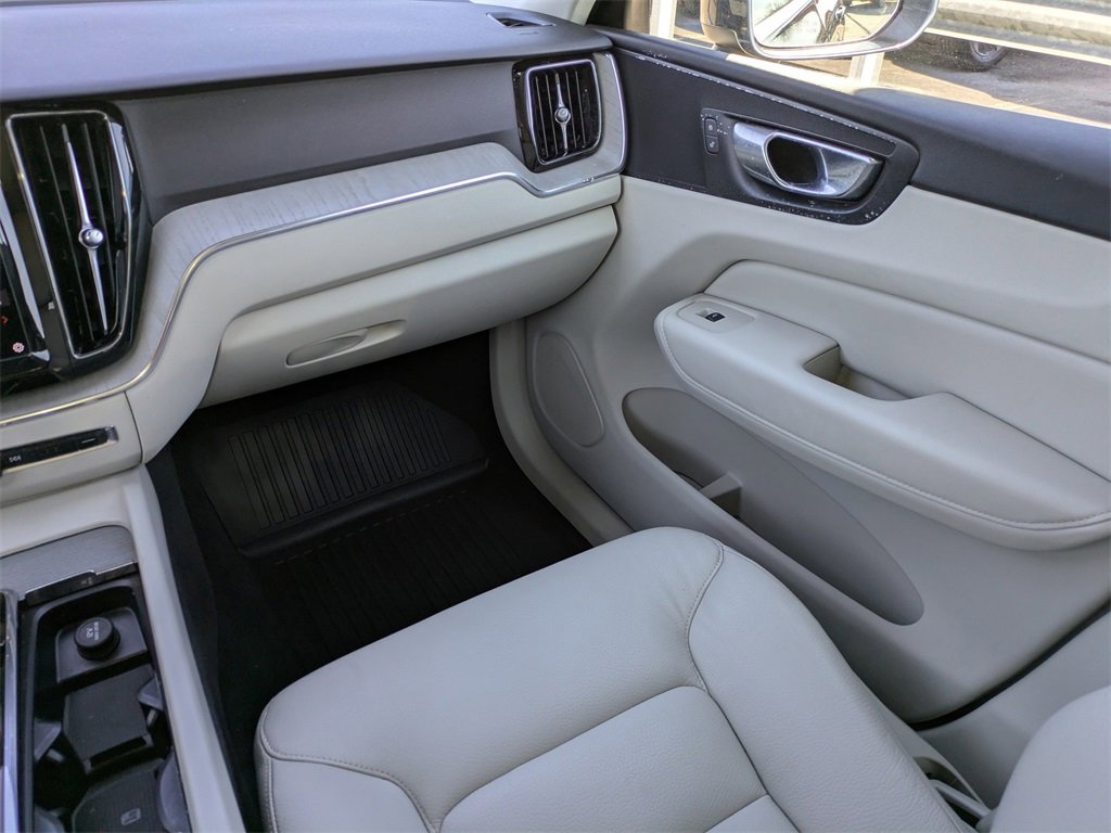 Certified 2023 Volvo XC60 B5 Plus w/ Climate Package image 17