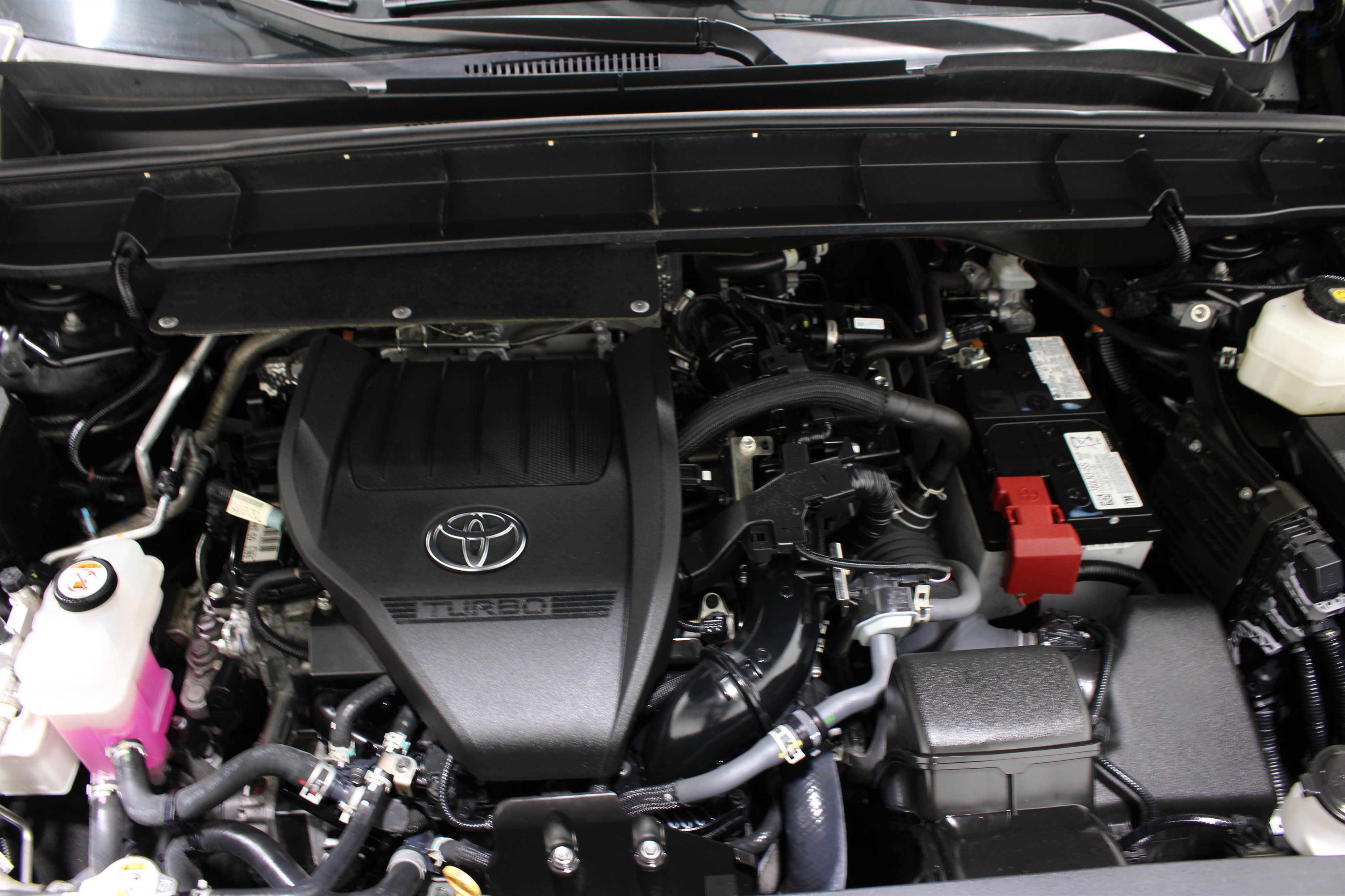 Used 2024 Toyota Highlander XLE AWD/4WD image 41