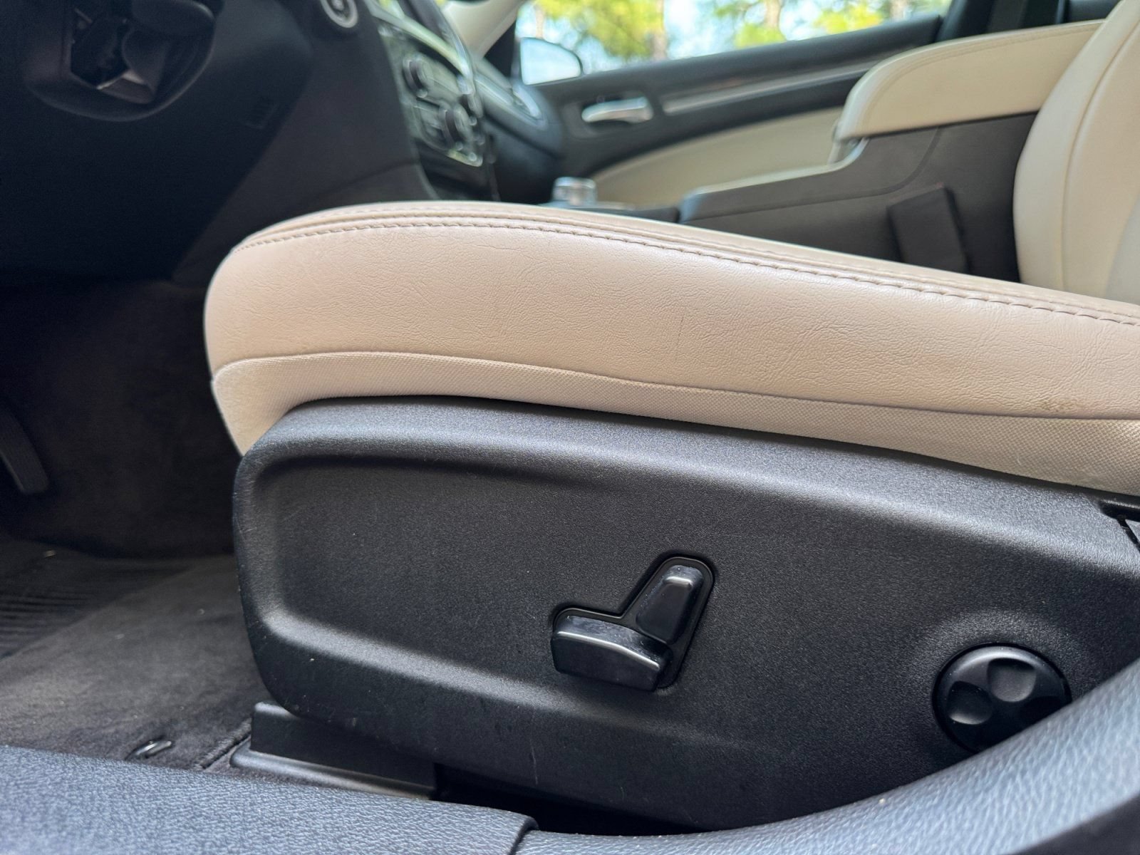 Used 2018 Chrysler 300 Touring L RWD image 19