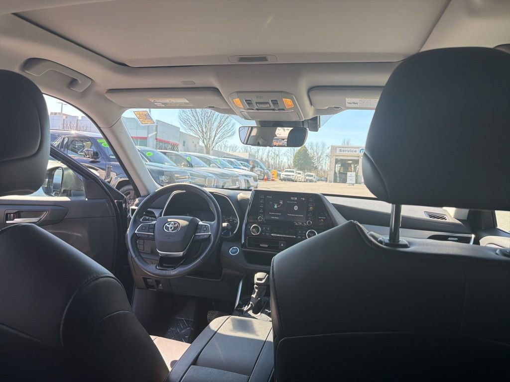 Used 2021 Toyota Highlander XLE image 24