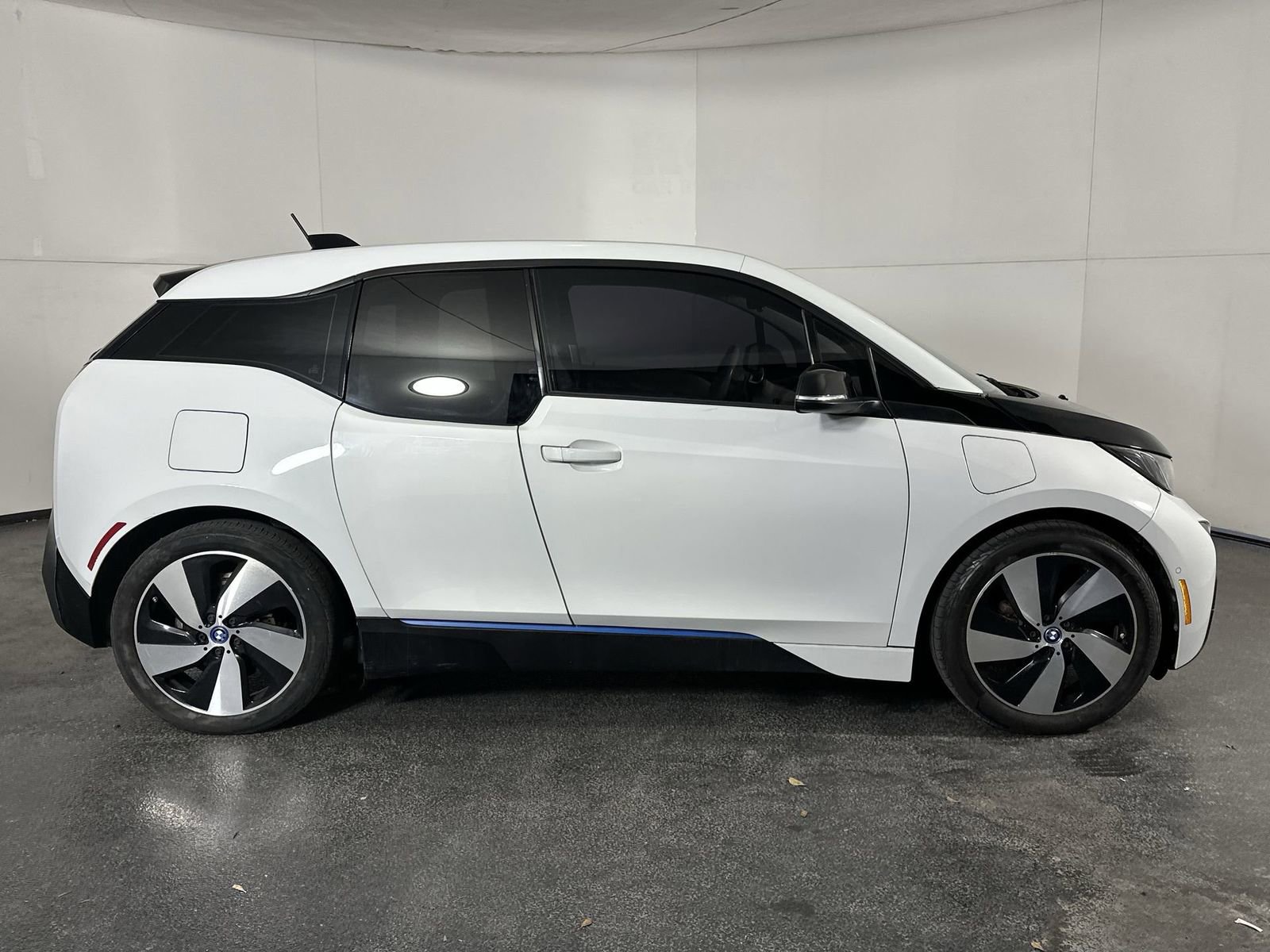 Used 2017 BMW i3 w/ Range Extender image 13