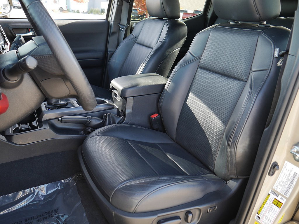 Used 2020 Toyota Tacoma TRD Off-Road w/ TRD Premium Off Road Package AWD/4WD image 14