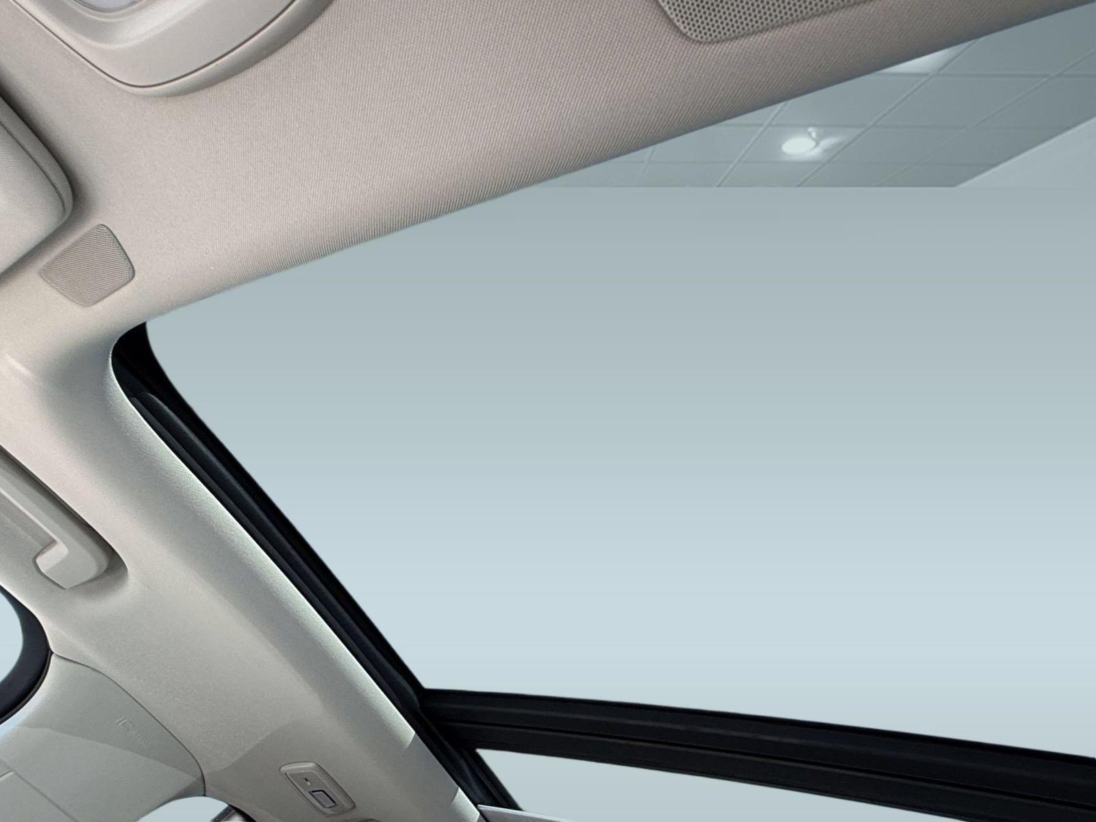 Certified 2025 Volvo XC90 B6 Plus w/ Protection Package Premier AWD/4WD image 23
