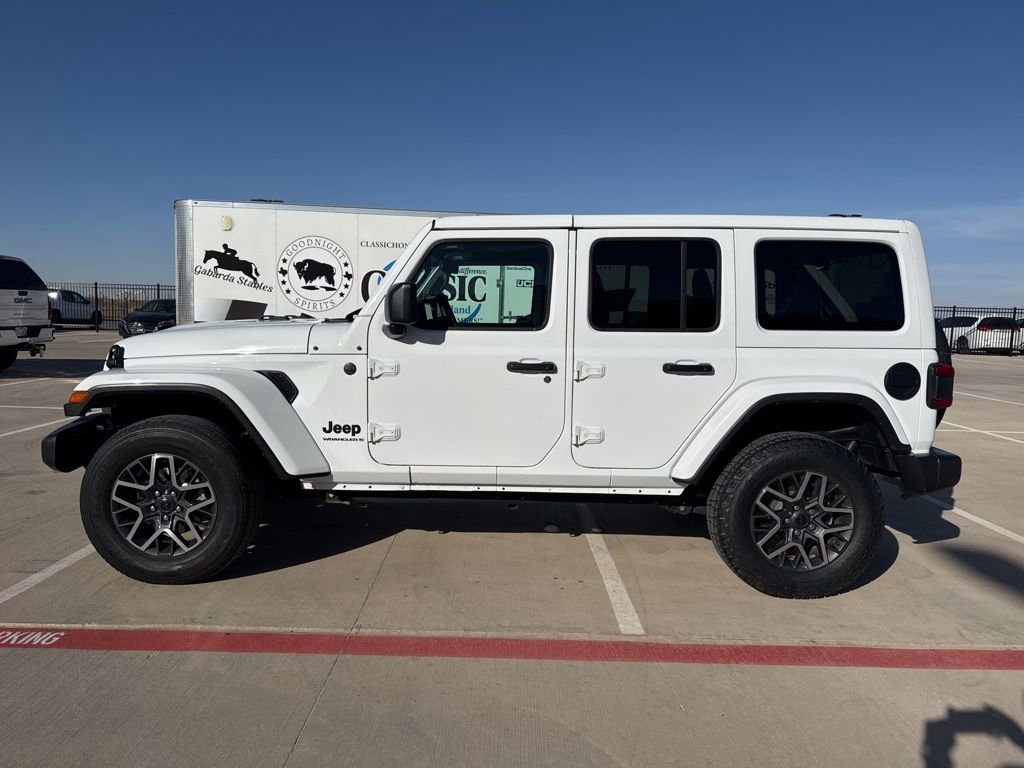 Used 2025 Jeep Wrangler Sahara image 2