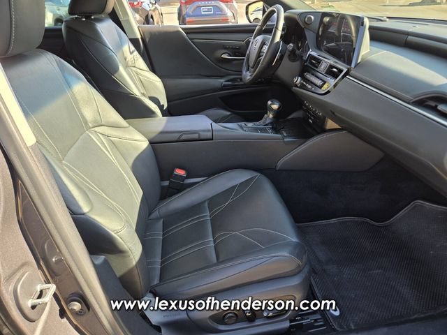 Certified 2022 Lexus ES 300h w/ Accessory Package FWD image 19