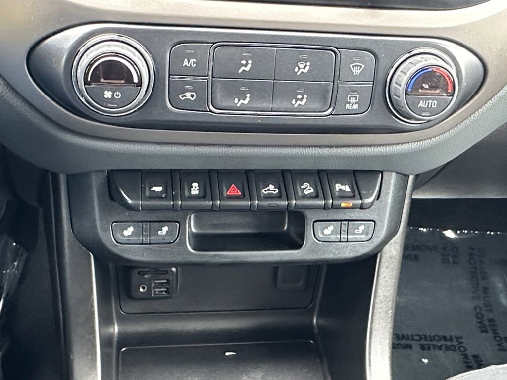 Used 2019 Chevrolet Colorado Z71 image 12