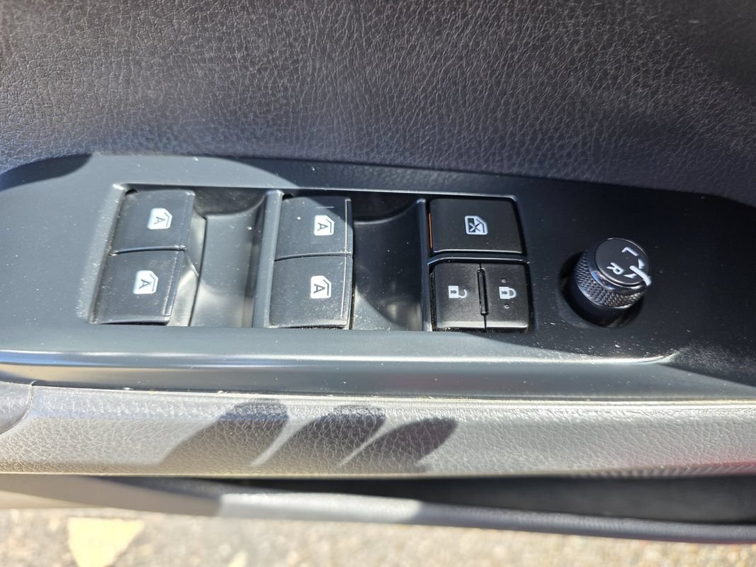 Used 2020 Toyota Camry SE FWD image 14