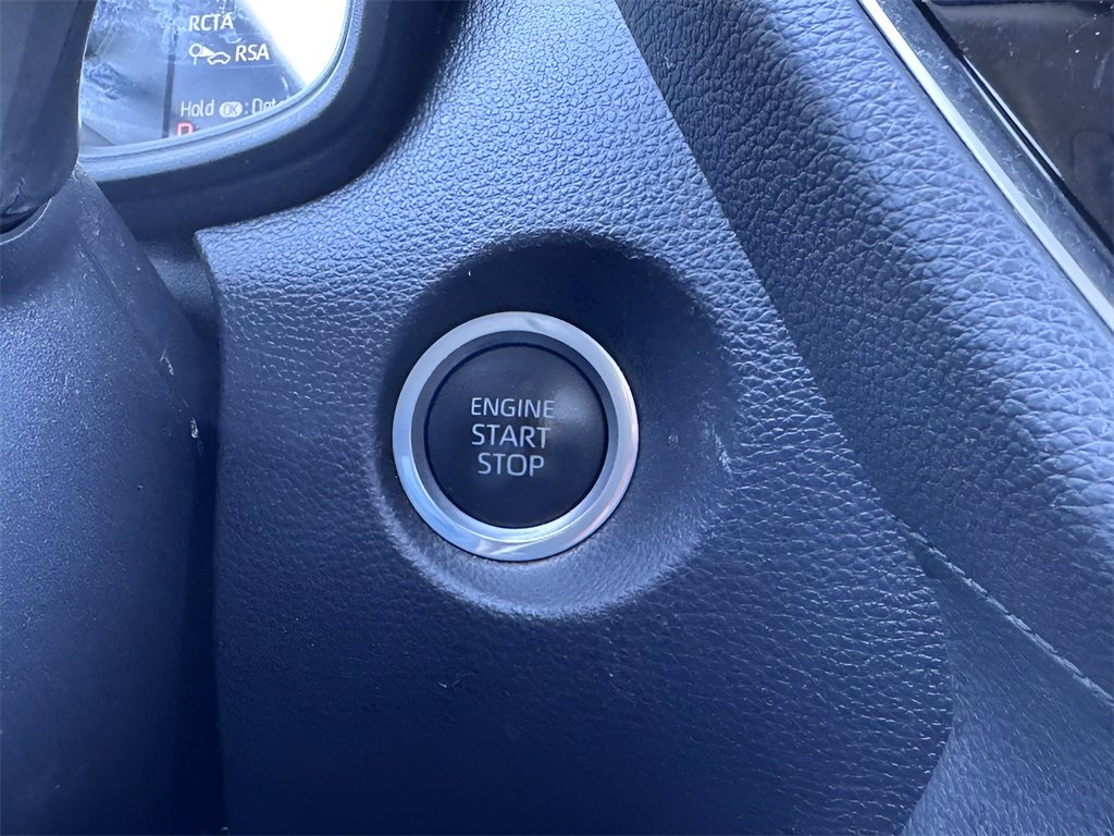 Used 2022 Toyota Corolla Cross LE image 17