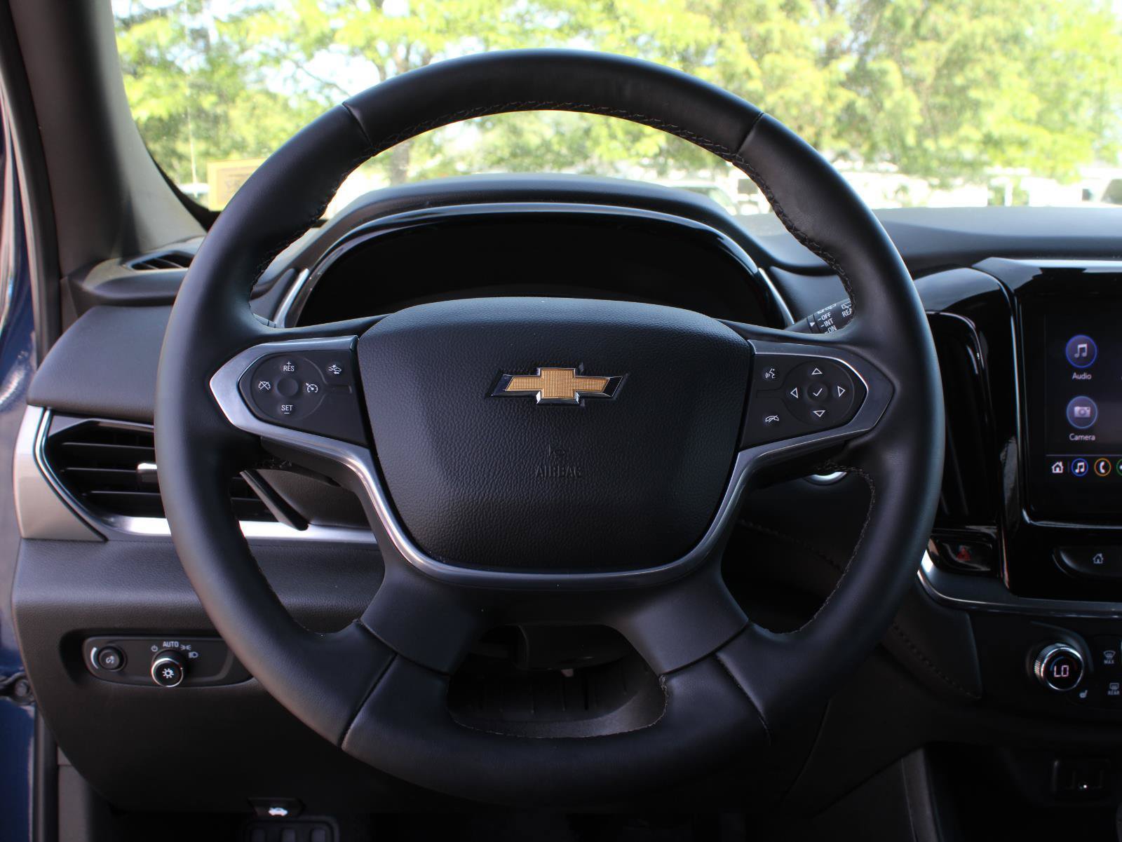 Used 2023 Chevrolet Traverse LT w/ Rear Camera Mirror Package AWD/4WD image 10