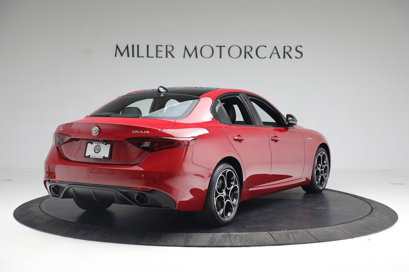 Used 2022 Alfa Romeo Giulia Veloce AWD/4WD image 7