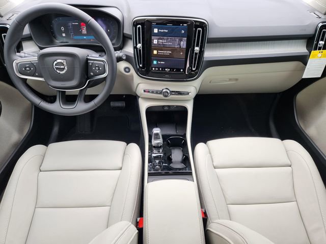 Used 2025 Volvo XC40 B5 Ultra w/ Climate Package image 28