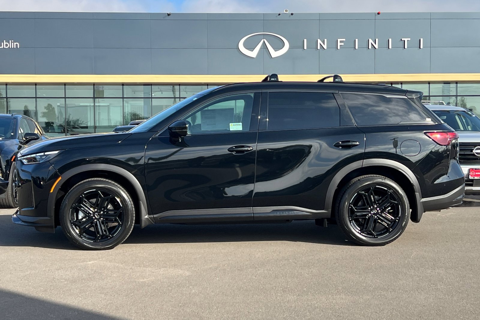 New 2026 INFINITI QX60 Sport w/ Dark Cargo Package image 2