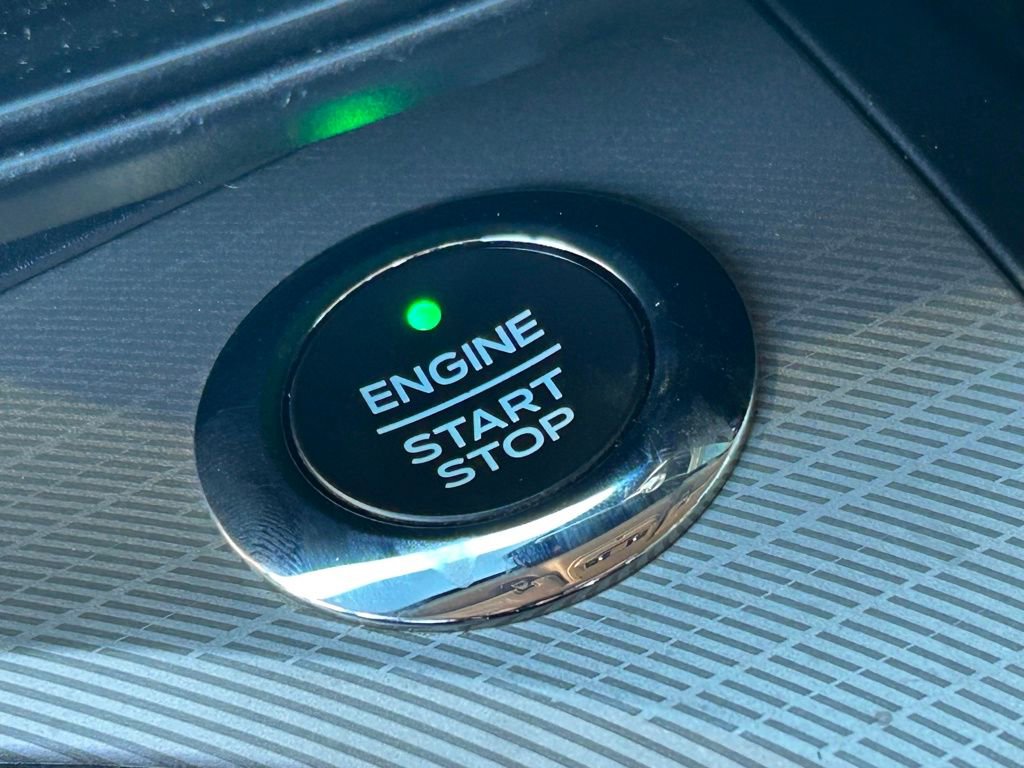 Used 2020 Ford Explorer XLT image 19