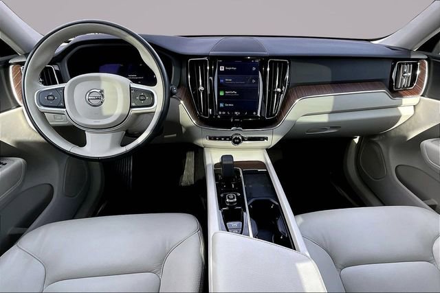 Used 2022 Volvo XC60 B5 Momentum AWD/4WD image 7