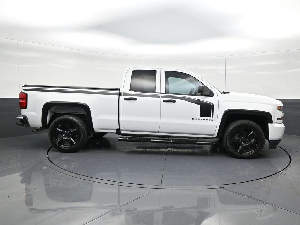 Used 2018 Chevrolet Silverado 1500 Custom w/ Custom Value Package RWD image 6