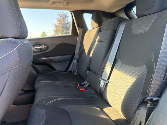 Used 2015 Jeep Cherokee Latitude w/ Comfort/Convenience Group AWD/4WD image 21