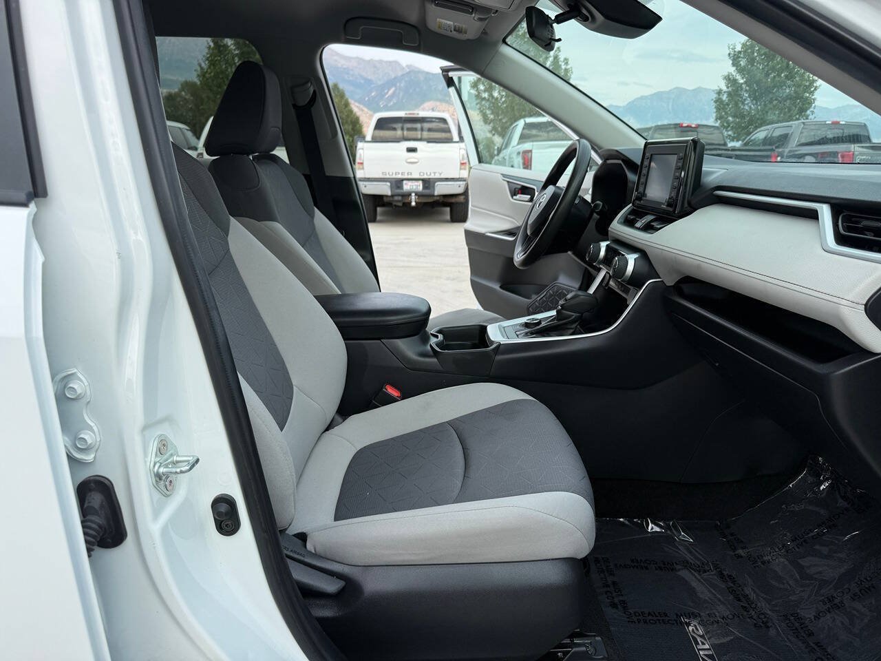 Used 2021 Toyota RAV4 XLE AWD/4WD image 22